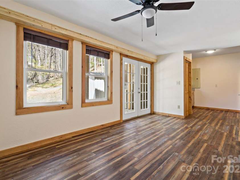 580 Red Dirt Road, Newland, NC 28652.  MLS# CAR4249701, YatesRealty ID 7279. 