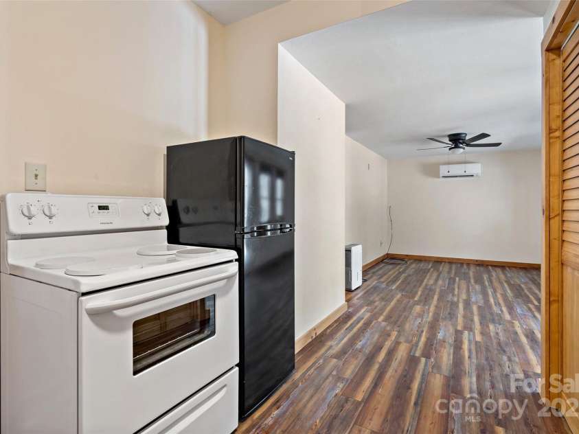 580 Red Dirt Road, Newland, NC 28652.  MLS# CAR4249701, YatesRealty ID 7279. 