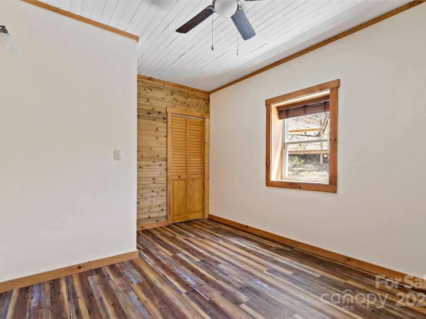 580 Red Dirt Road, Newland, NC 28652.  MLS# CAR4249701, YatesRealty ID 7279. 