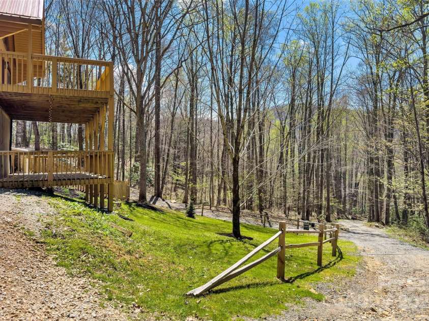 580 Red Dirt Road, Newland, NC 28652.  MLS# CAR4249701, YatesRealty ID 7279. 