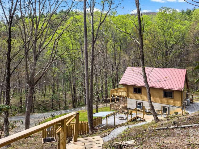 580 Red Dirt Road, Newland, NC 28652.  MLS# CAR4249701, YatesRealty ID 7279. 