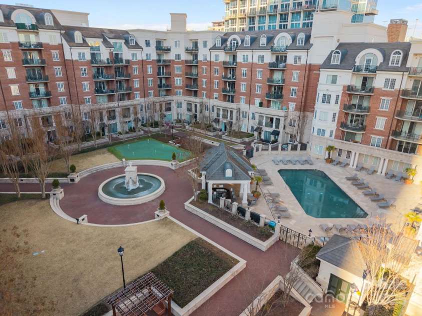 300 Fifth Street, Charlotte, NC 28202.  MLS# CAR4330446, YatesRealty ID 728. Condo Exterior