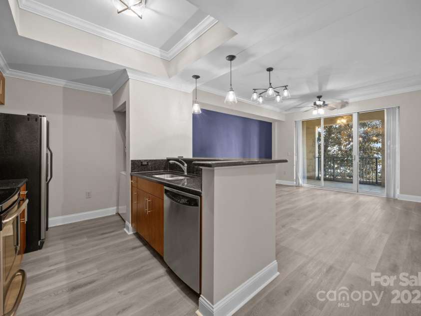 300 Fifth Street, Charlotte, NC 28202.  MLS# CAR4330446, YatesRealty ID 728. Kitchen