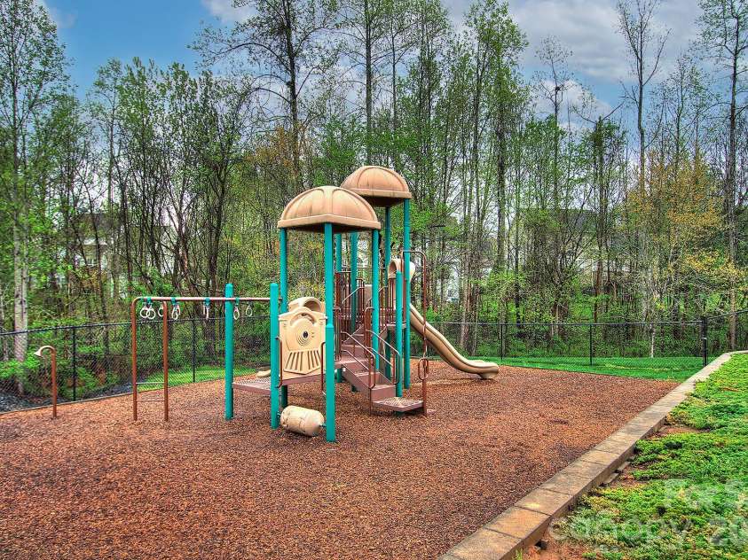 528 Saint George Road, Fort Mill, SC 29708.  MLS# CAR4358694, YatesRealty ID 7280. 
