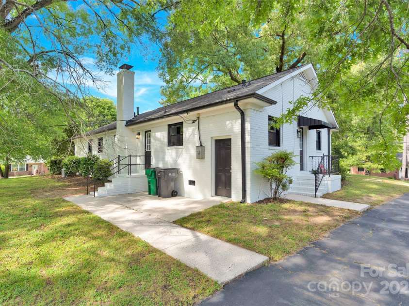 6600 Knightswood Drive, Charlotte, NC 28226.  MLS# CAR4249249, YatesRealty ID 7280. 