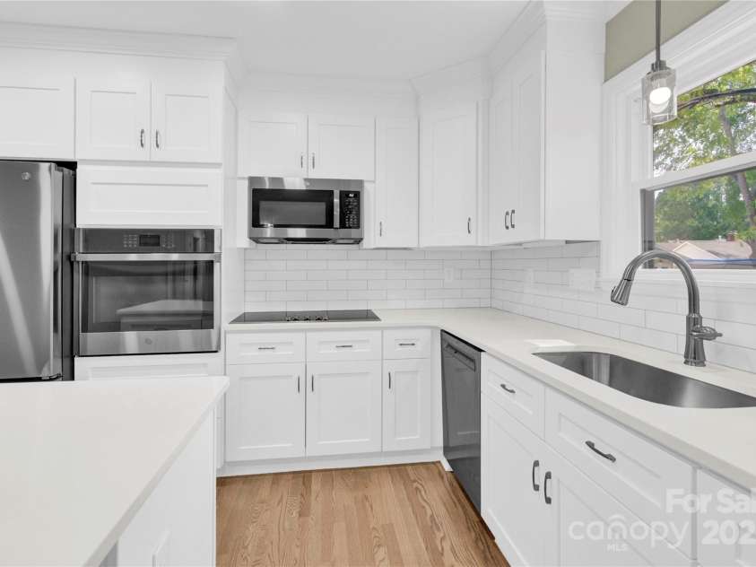 6600 Knightswood Drive, Charlotte, NC 28226.  MLS# CAR4249249, YatesRealty ID 7280. 