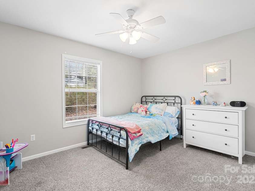 104 Lone Eagle Lane, Hendersonville, NC 28739.  MLS# CAR4228999, YatesRealty ID 7282. 