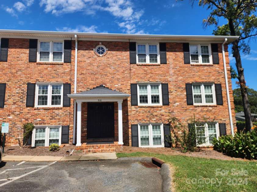 916 Mcalway Road, Charlotte, NC 28211.  MLS# CAR4182469, YatesRealty ID 7285. 