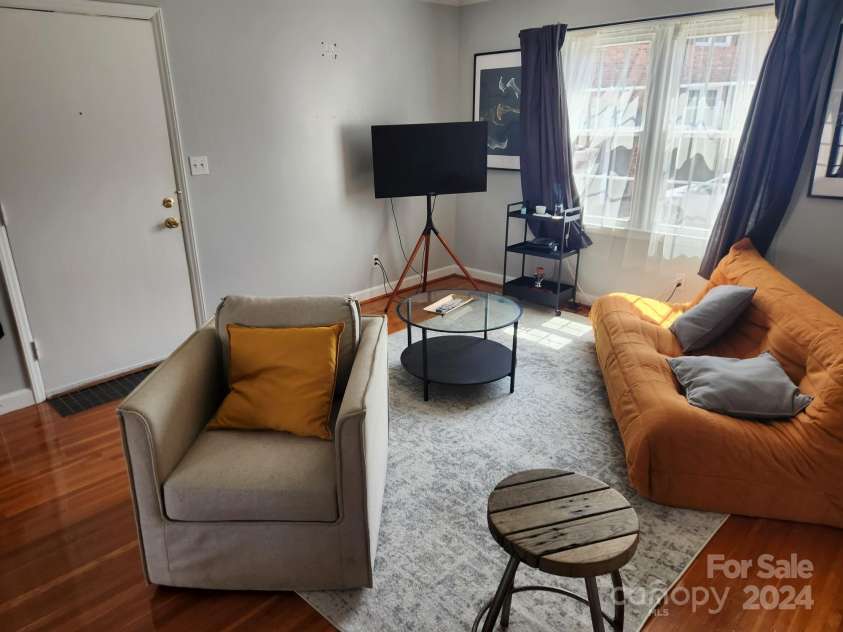 916 Mcalway Road, Charlotte, NC 28211.  MLS# CAR4182469, YatesRealty ID 7285. 