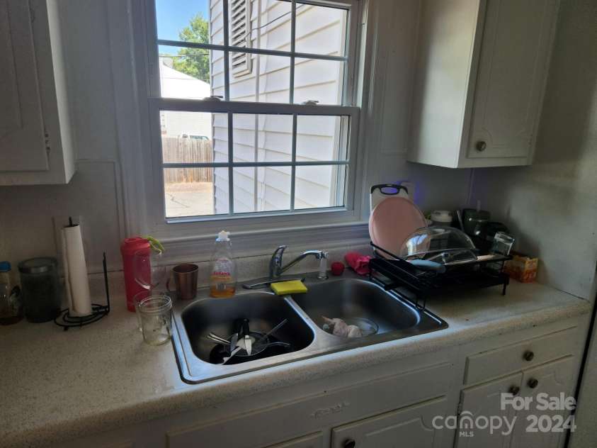 916 Mcalway Road, Charlotte, NC 28211.  MLS# CAR4182469, YatesRealty ID 7285. 