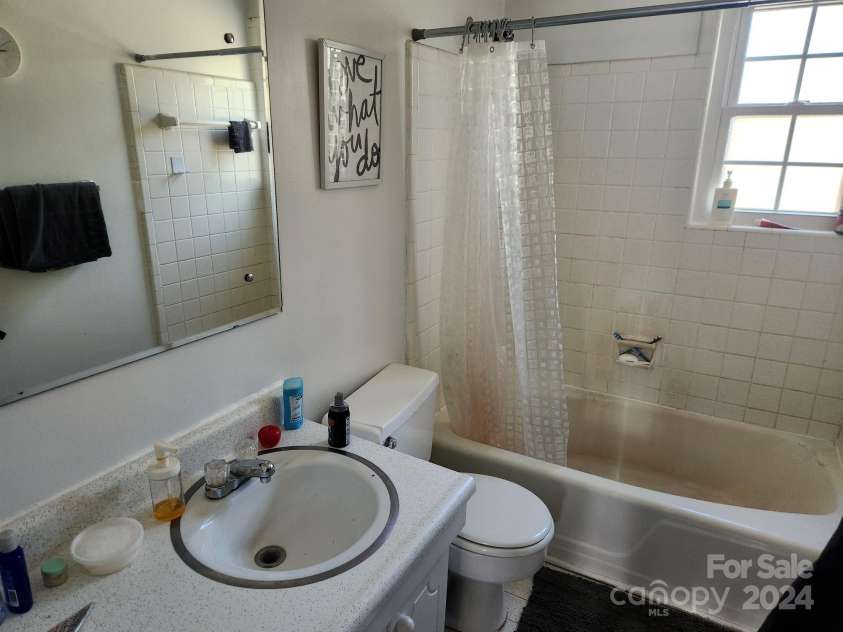 916 Mcalway Road, Charlotte, NC 28211.  MLS# CAR4182469, YatesRealty ID 7285. 