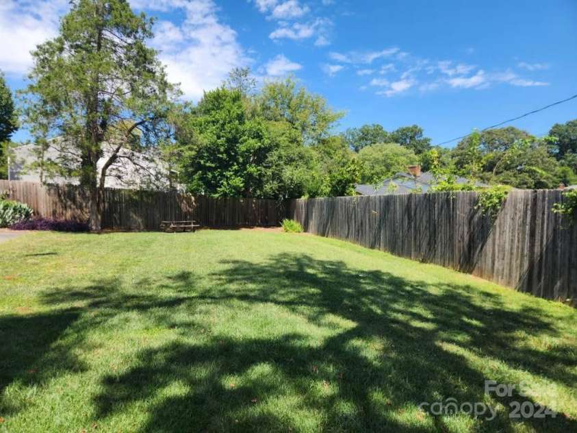 916 Mcalway Road, Charlotte, NC 28211.  MLS# CAR4182469, YatesRealty ID 7285. 