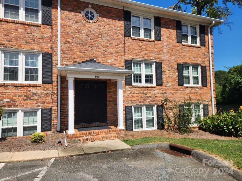 910 Mcalway Road, Charlotte, NC 28211.  MLS# CAR4182506, YatesRealty ID 7287. 
