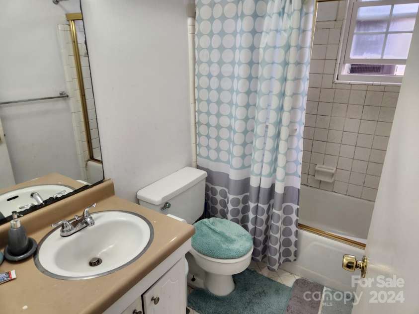 910 Mcalway Road, Charlotte, NC 28211.  MLS# CAR4182506, YatesRealty ID 7287. 