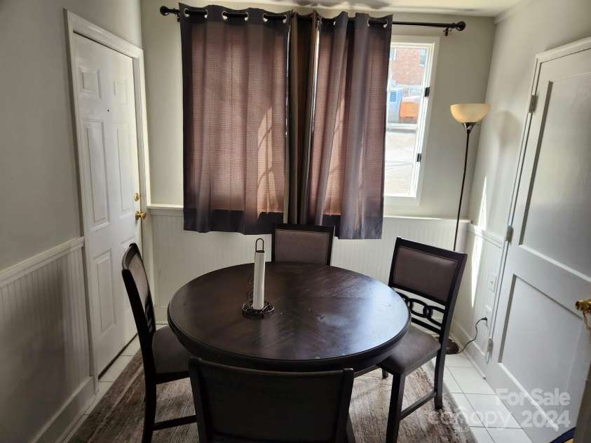 910 Mcalway Road, Charlotte, NC 28211.  MLS# CAR4182506, YatesRealty ID 7287. 
