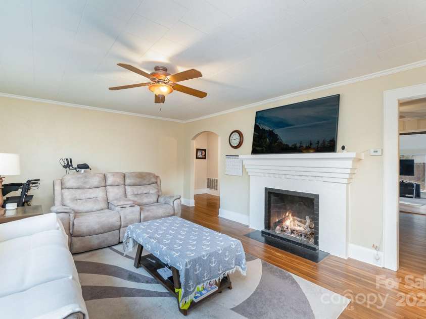 501 Hazel Avenue, Kannapolis, NC 28083.  MLS# CAR4191795, YatesRealty ID 7289. 