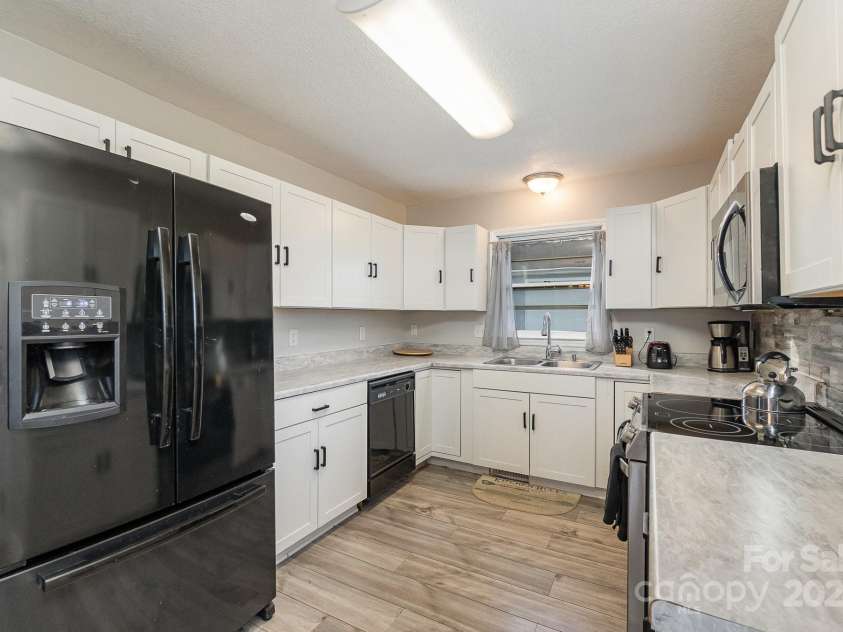 501 Hazel Avenue, Kannapolis, NC 28083.  MLS# CAR4191795, YatesRealty ID 7289. 