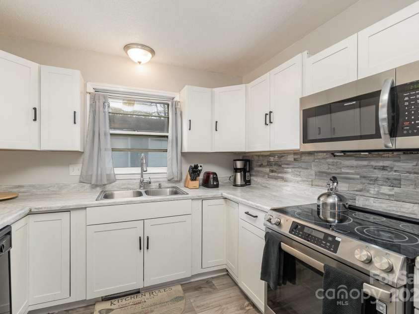 501 Hazel Avenue, Kannapolis, NC 28083.  MLS# CAR4191795, YatesRealty ID 7289. 