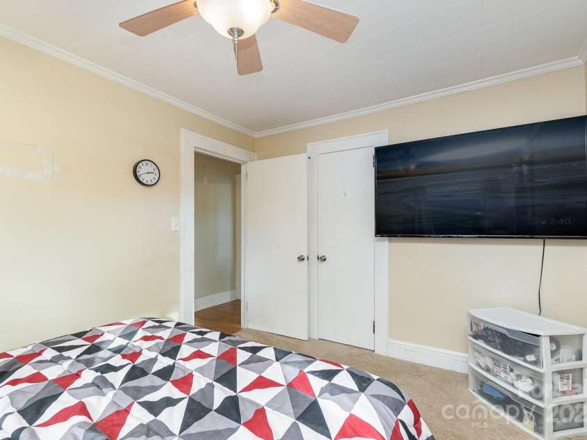 501 Hazel Avenue, Kannapolis, NC 28083.  MLS# CAR4191795, YatesRealty ID 7289. 