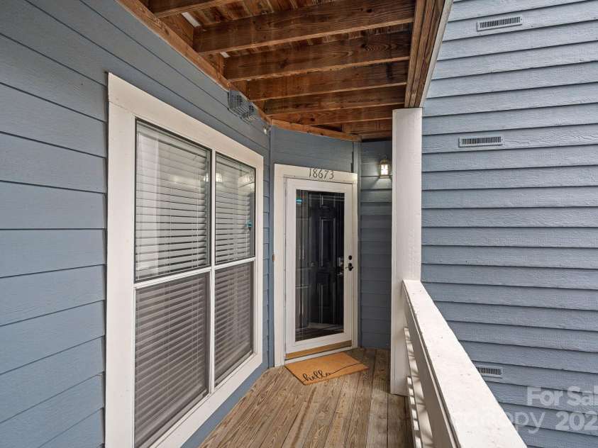 18673 Vineyard Point Lane, Cornelius, NC 28031.  MLS# CAR4304658, YatesRealty ID 729. 18673 Vineyard Pt. Ln. entry - 2nd floor