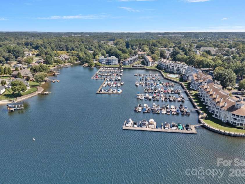 18673 Vineyard Point Lane, Cornelius, NC 28031.  MLS# CAR4304658, YatesRealty ID 729. Marina is managed by the Lake Norman Company.
