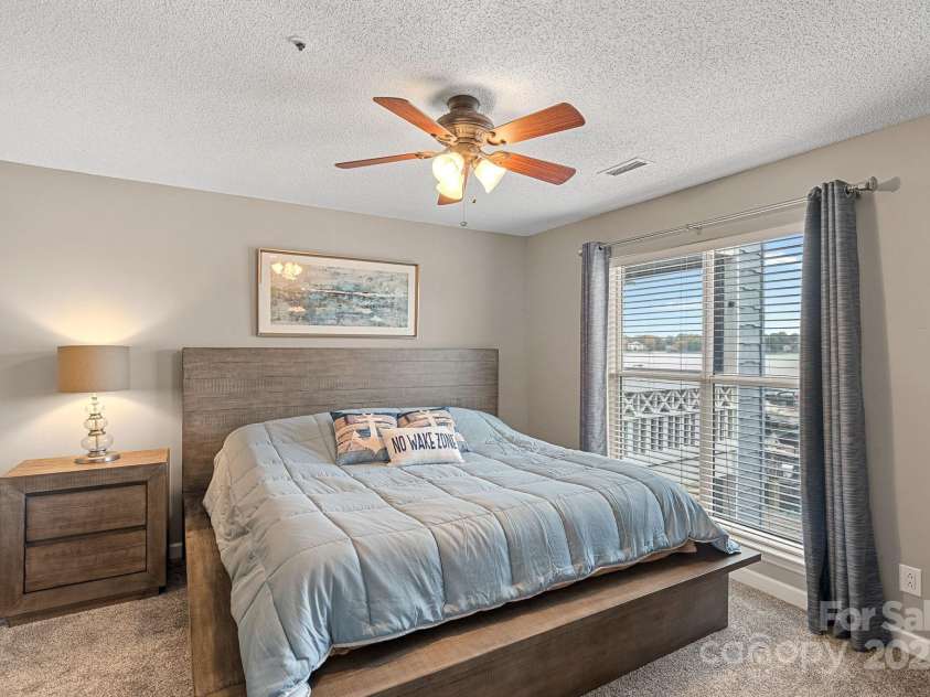 18673 Vineyard Point Lane, Cornelius, NC 28031.  MLS# CAR4304658, YatesRealty ID 729. Primary bedroom with marina views.