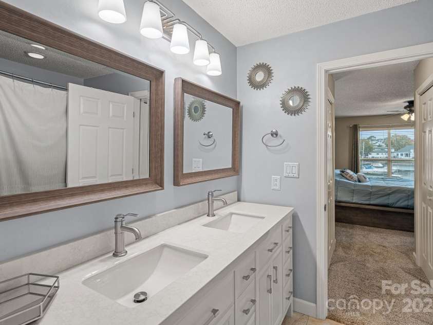 18673 Vineyard Point Lane, Cornelius, NC 28031.  MLS# CAR4304658, YatesRealty ID 729. Primary ensuite with updated vanity.