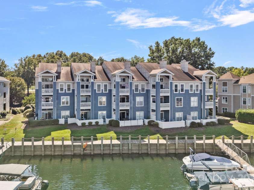 18673 Vineyard Point Lane, Cornelius, NC 28031.  MLS# CAR4304658, YatesRealty ID 729. Welcome to Windrose at The Arbors, Vineyard Point!