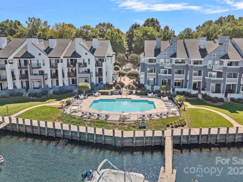 18673 Vineyard Point Lane, Cornelius, NC 28031.  MLS# CAR4304658, YatesRealty ID 729. Welcome to Windrose at The Arbors, Vineyard Point!