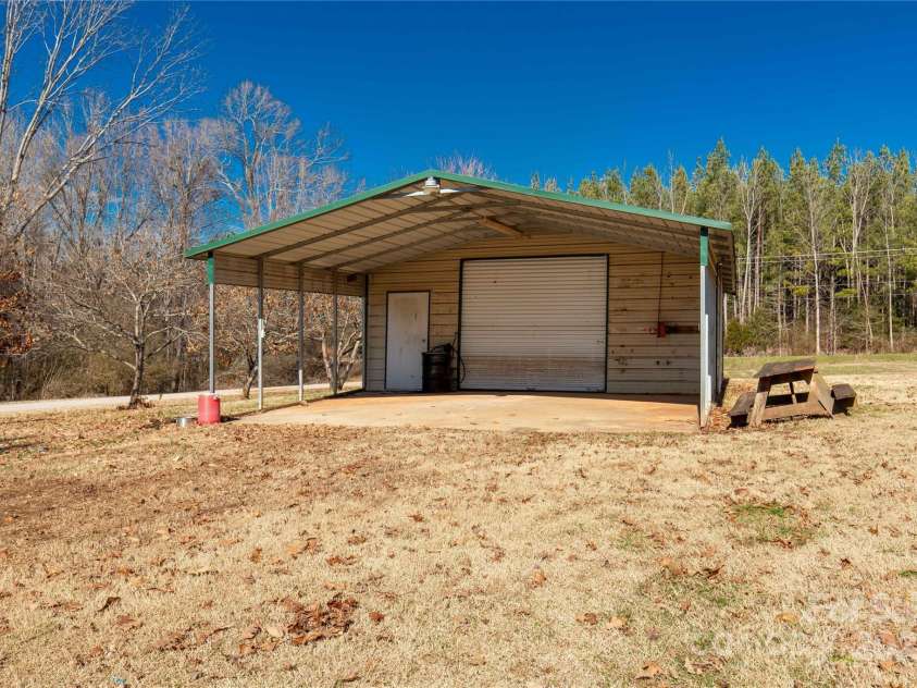 4641 Hickory Grove Road, Sharon, SC 29742.  MLS# CAR4211455, YatesRealty ID 729. 