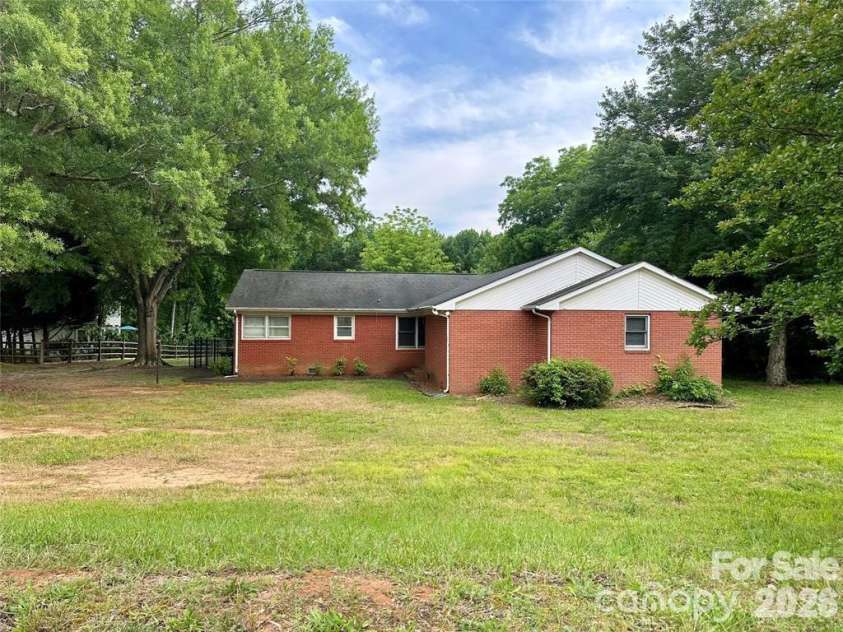10100 Sam Furr Road, Huntersville, NC 28078.  MLS# CAR4357869, YatesRealty ID 7290. 