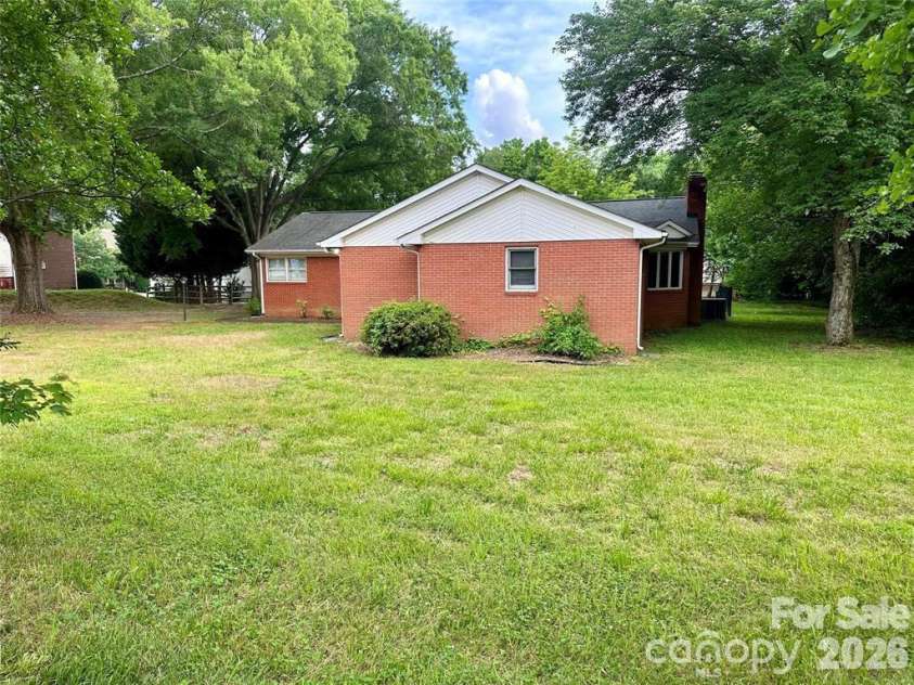 10100 Sam Furr Road, Huntersville, NC 28078.  MLS# CAR4357869, YatesRealty ID 7290. 