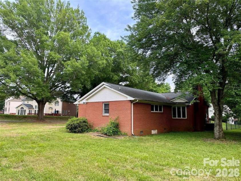 10100 Sam Furr Road, Huntersville, NC 28078.  MLS# CAR4357869, YatesRealty ID 7290. 