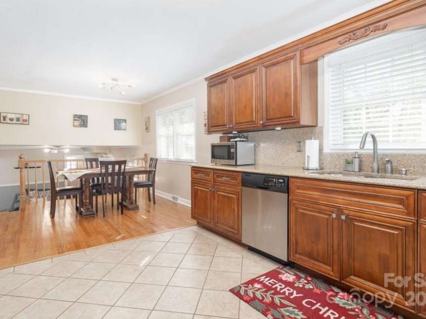 1315 Shady Bluff Drive, Charlotte, NC 28211.  MLS# CAR4204550, YatesRealty ID 7290. 