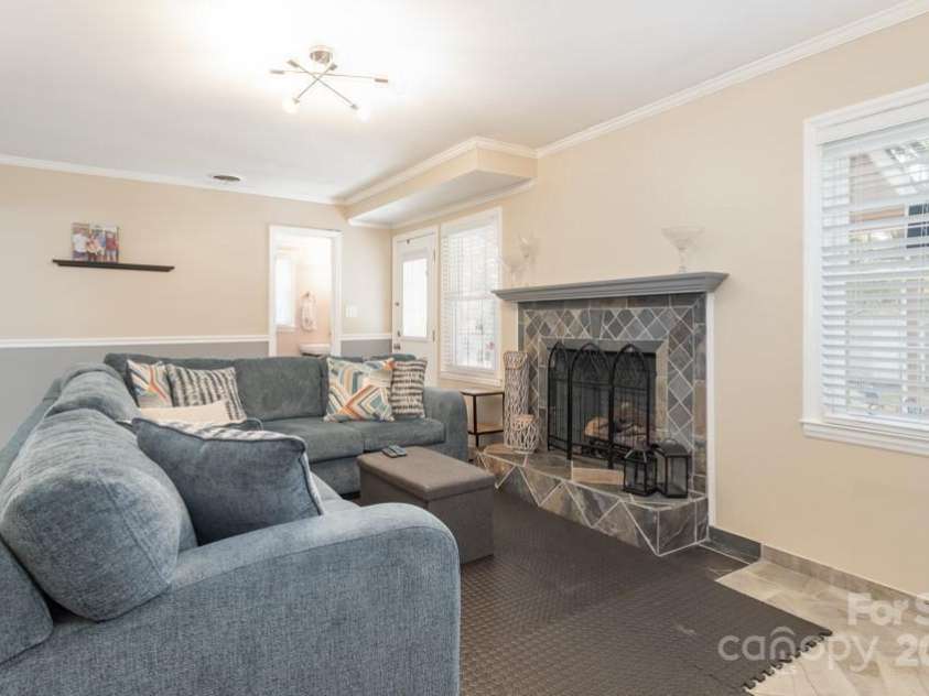 1315 Shady Bluff Drive, Charlotte, NC 28211.  MLS# CAR4204550, YatesRealty ID 7290. 