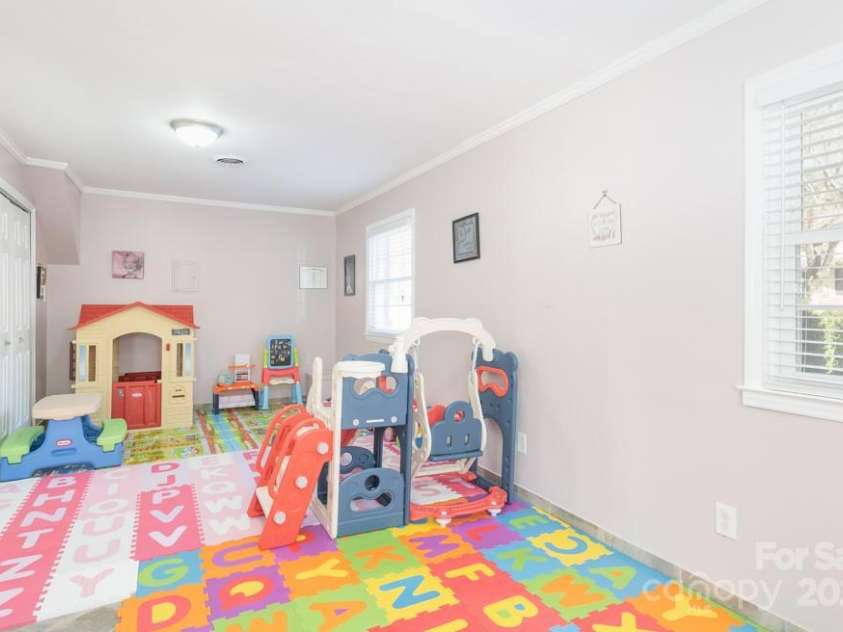 1315 Shady Bluff Drive, Charlotte, NC 28211.  MLS# CAR4204550, YatesRealty ID 7290. 