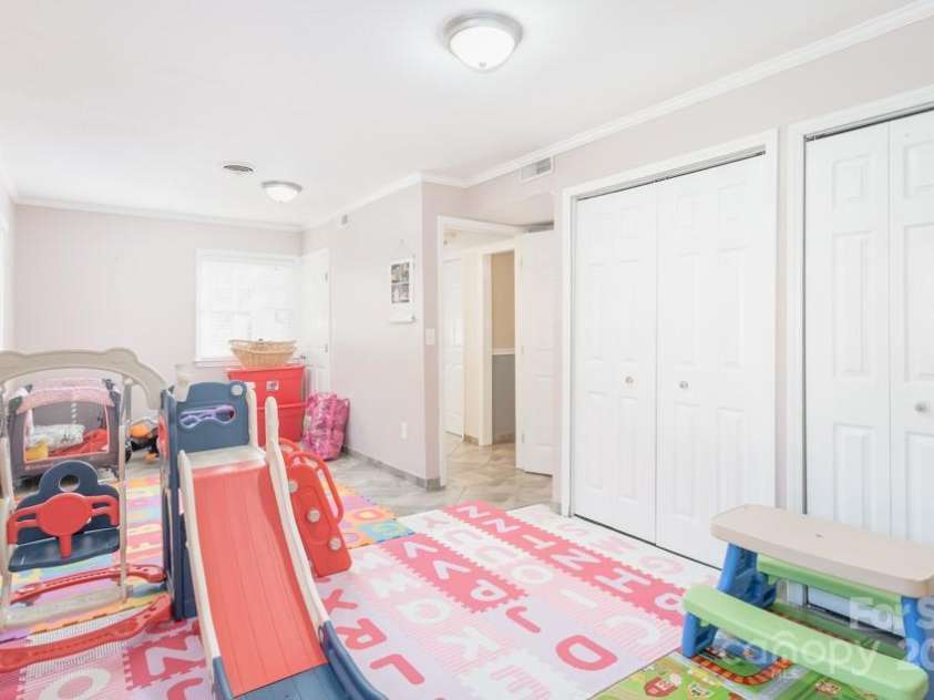 1315 Shady Bluff Drive, Charlotte, NC 28211.  MLS# CAR4204550, YatesRealty ID 7290. 