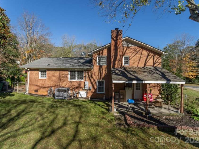 1315 Shady Bluff Drive, Charlotte, NC 28211.  MLS# CAR4204550, YatesRealty ID 7290. 