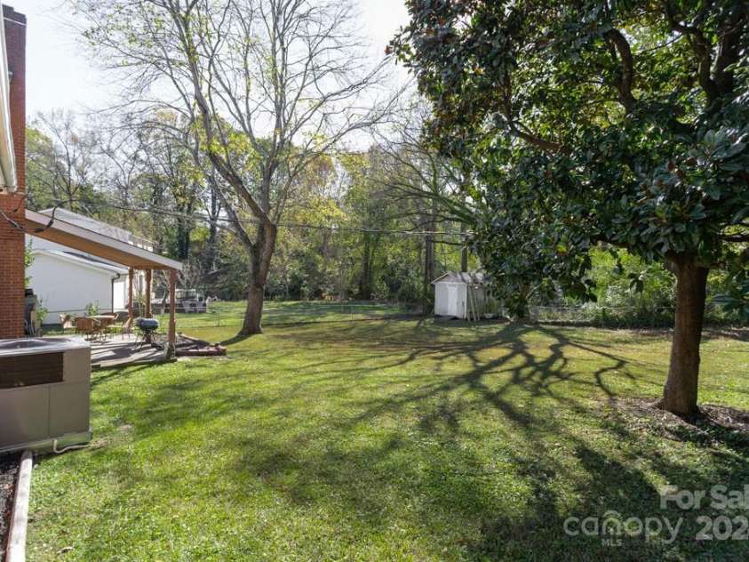1315 Shady Bluff Drive, Charlotte, NC 28211.  MLS# CAR4204550, YatesRealty ID 7290. 