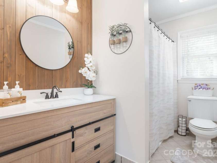 1315 Shady Bluff Drive, Charlotte, NC 28211.  MLS# CAR4204550, YatesRealty ID 7290. 