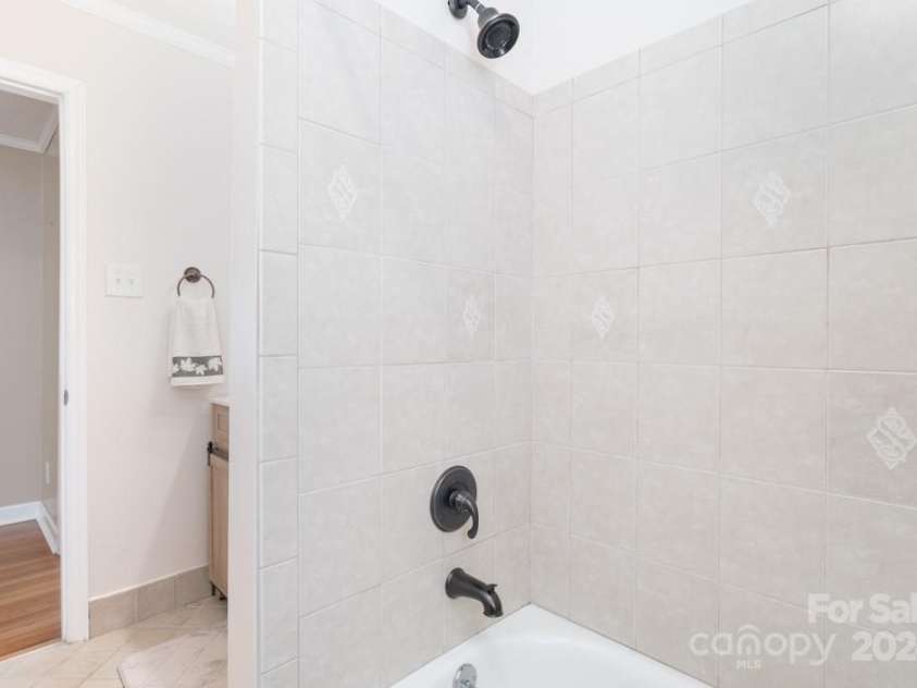 1315 Shady Bluff Drive, Charlotte, NC 28211.  MLS# CAR4204550, YatesRealty ID 7290. 