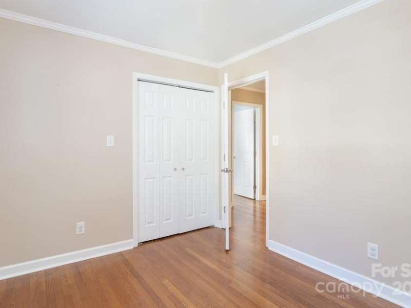 1315 Shady Bluff Drive, Charlotte, NC 28211.  MLS# CAR4204550, YatesRealty ID 7290. 