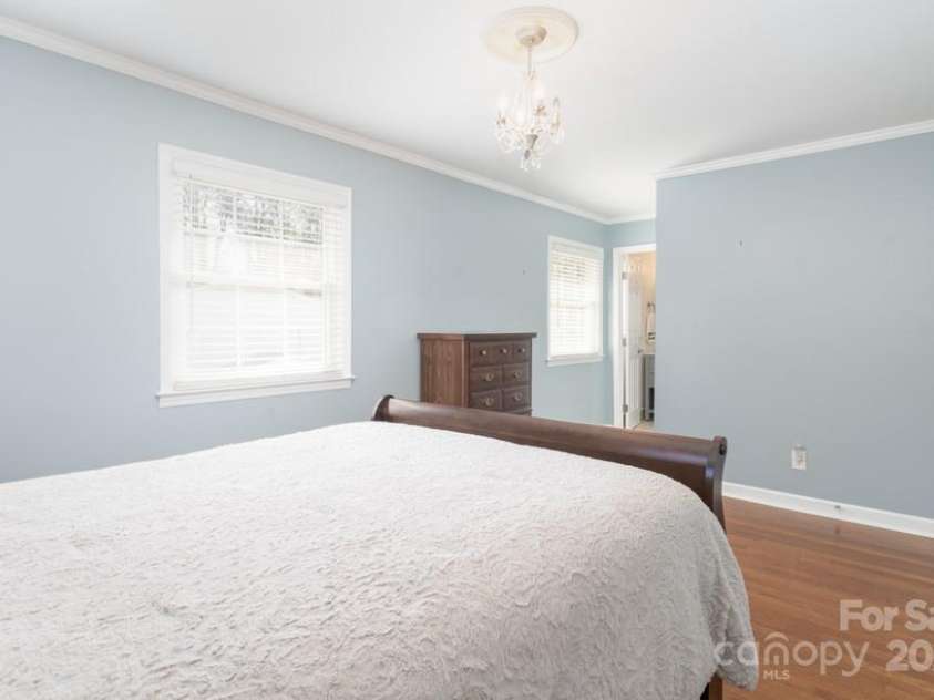 1315 Shady Bluff Drive, Charlotte, NC 28211.  MLS# CAR4204550, YatesRealty ID 7290. 
