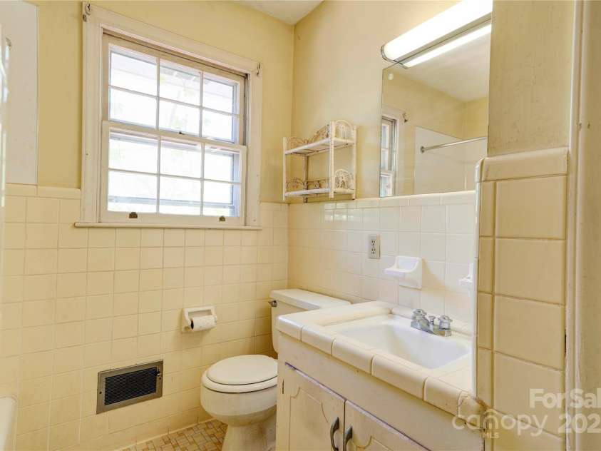 1330 College Avenue, Shelby, NC 28152.  MLS# CAR4227092, YatesRealty ID 7291. Bath 2