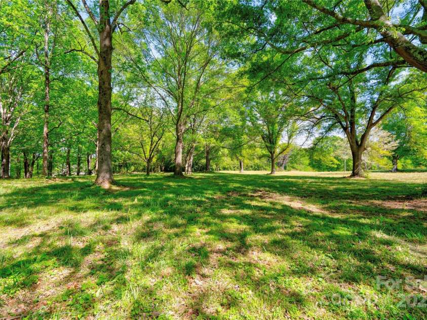 1330 College Avenue, Shelby, NC 28152.  MLS# CAR4227092, YatesRealty ID 7291. Front Yard