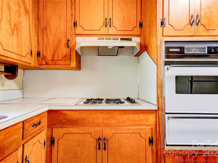 1330 College Avenue, Shelby, NC 28152.  MLS# CAR4227092, YatesRealty ID 7291. Kitchen