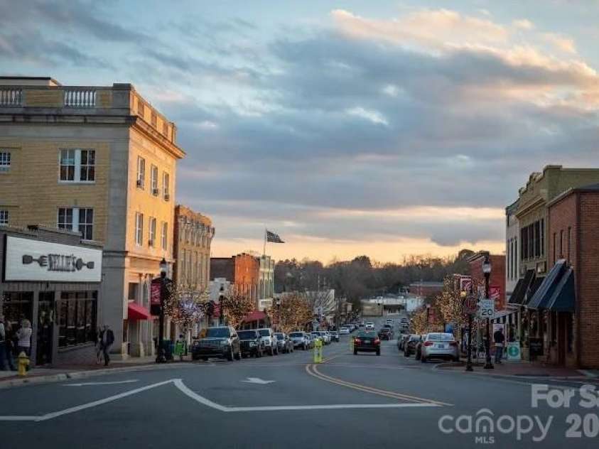 5149 Thomasville Drive, Belmont, NC 28012.  MLS# CAR4361428, YatesRealty ID 7291. What a city!