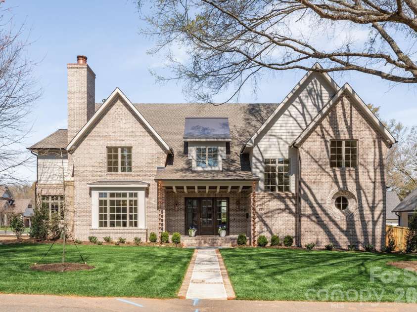 221 Canterbury Road, Charlotte, NC 28211.  MLS# CAR4358123, YatesRealty ID 7292. 