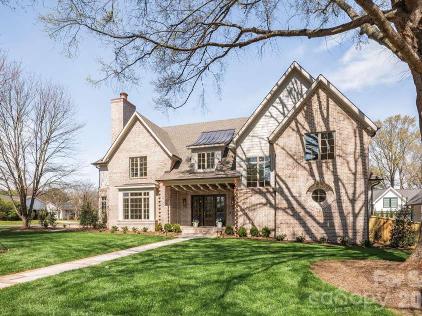 221 Canterbury Road, Charlotte, NC 28211.  MLS# CAR4358123, YatesRealty ID 7292. 
