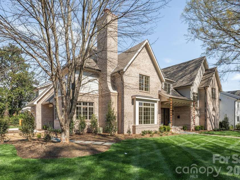 221 Canterbury Road, Charlotte, NC 28211.  MLS# CAR4358123, YatesRealty ID 7292. 